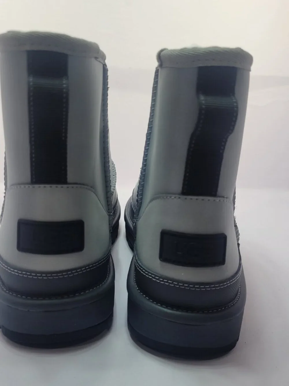 UGG Classic Mini Reflective Mens Size 9 Silver Reflective Shearling Winter Boots